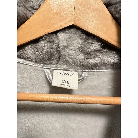 SOMA Robe Sz L/XL Long Plush Cozy pockets Faux Fur On Cuffs & Neck Large or XL - Picture 3 of 10